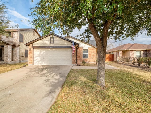 4302 Kings Canyon DR