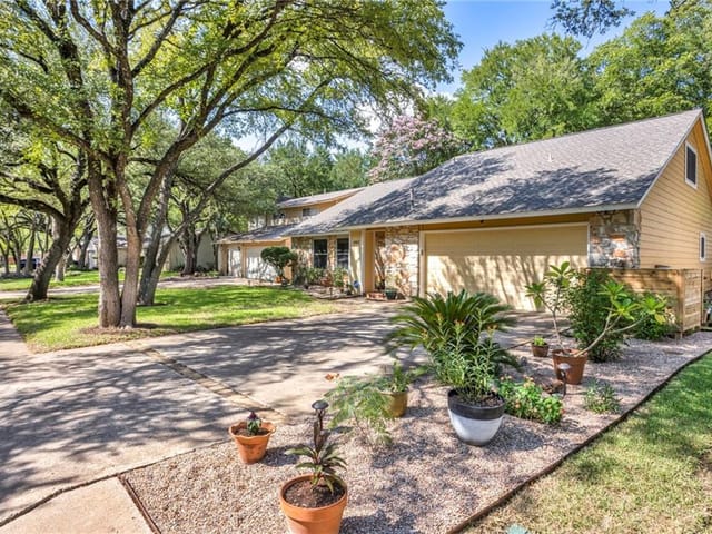 4302 Yucatan Ln