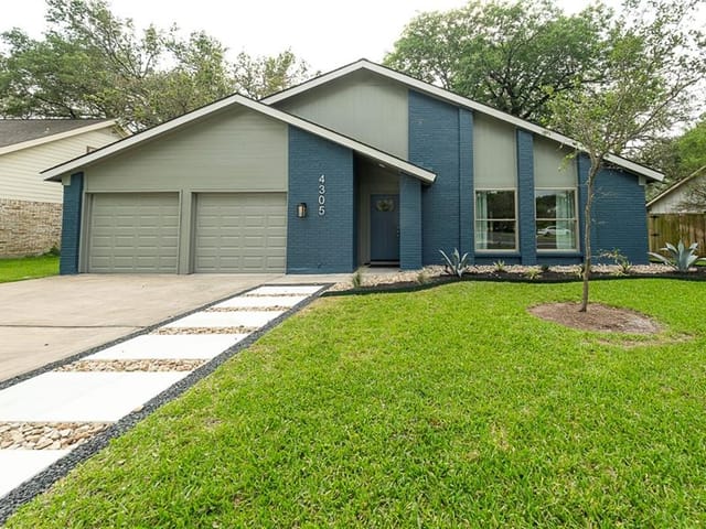 4305 Malaga Dr