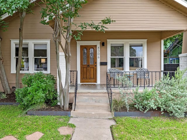 4306 Duval St
