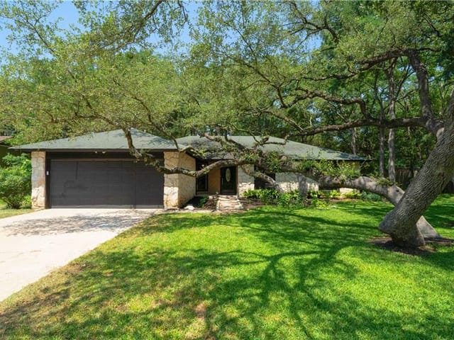 4306 Twisted Tree Dr