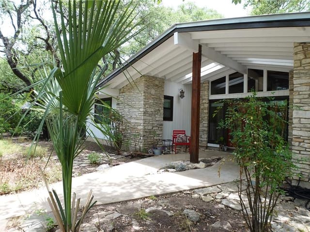 431 Brady LN