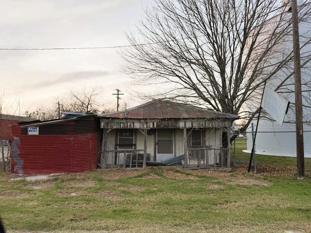 431 SW Front ST