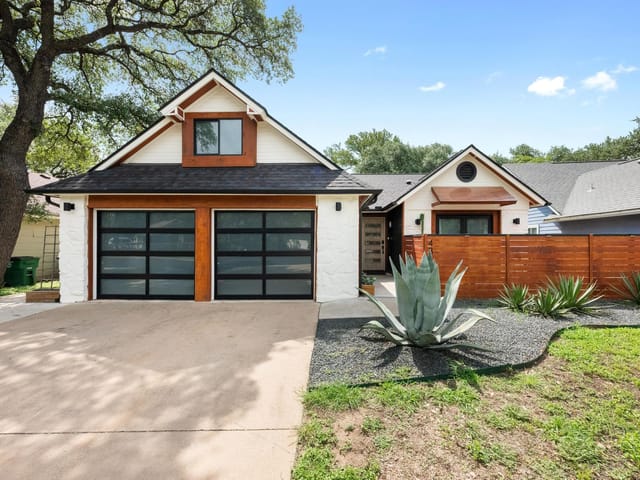 4310 N Clarno Dr
