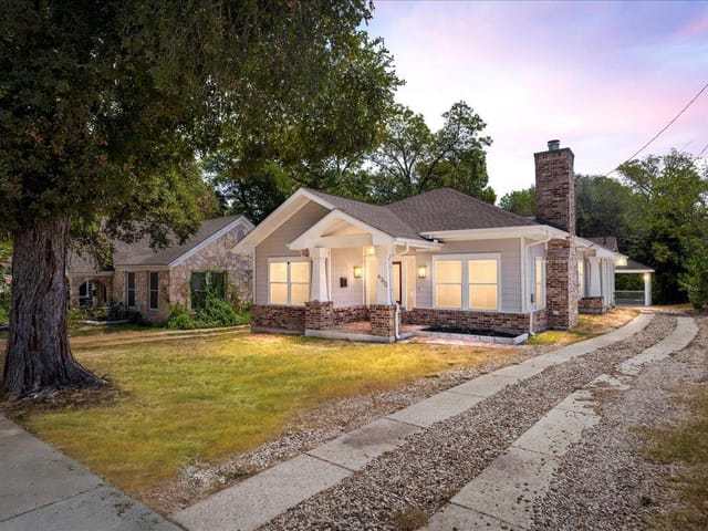 4313 Duval St