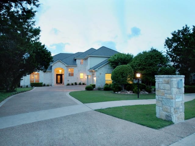 4315 Lakeway Blvd