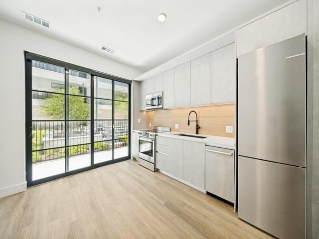 4315 S Congress Ave Unit #220