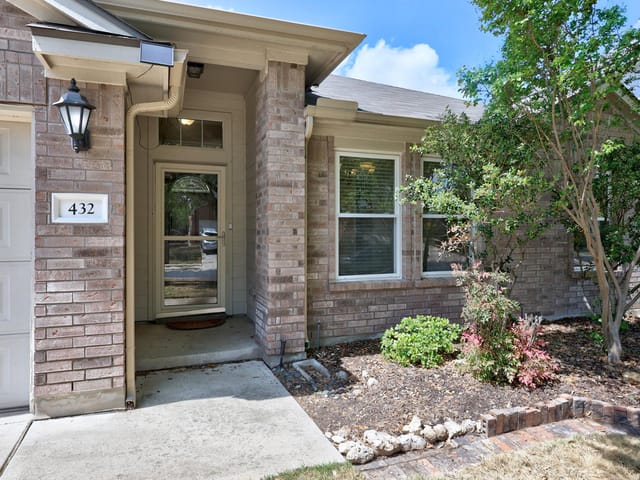 432 Falcon Ln