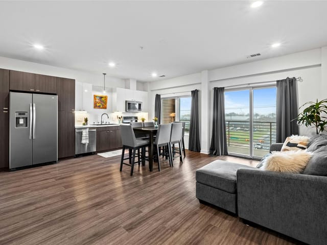 4361 S Congress Ave Unit #402
