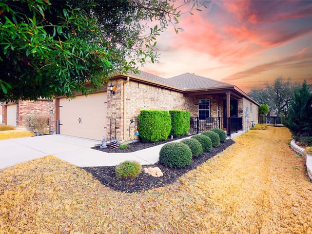 437 Holiday Creek Lane Ln
