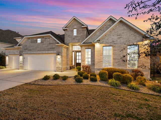 438 Pear Tree LN