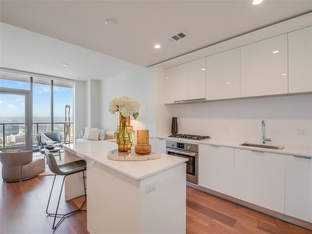 44 East Ave Unit #2804
