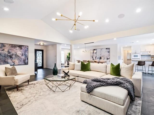 4400 Greystone Dr