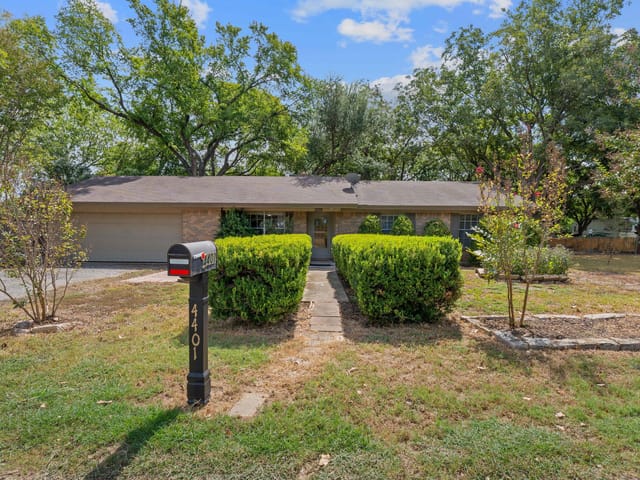 4401 Norwood LN