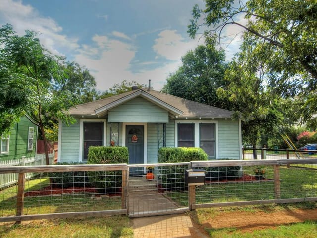 4401 Red River St