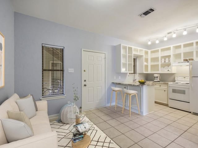 4401 Speedway Unit #109