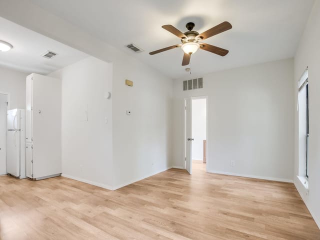 4401 Speedway Unit #207