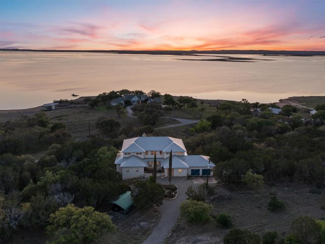 4401 Sunset Cliff Rd