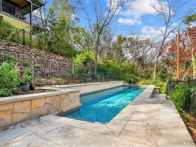 4404 Balcones DR