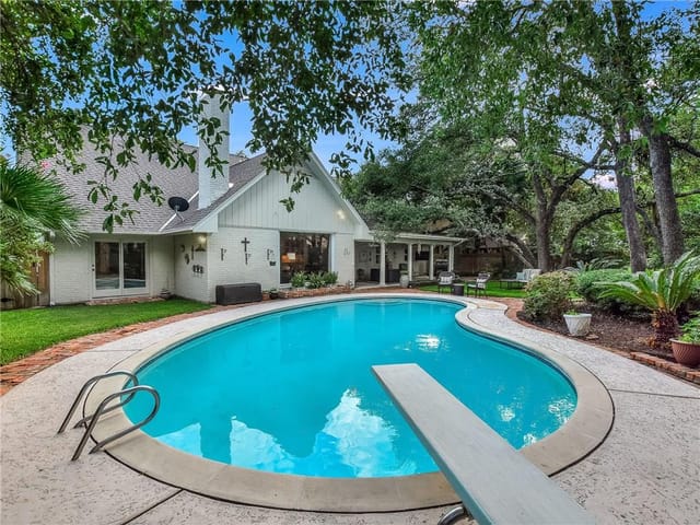 4404 Deepwoods Dr