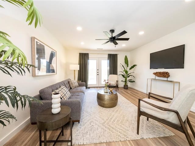 4405 Button Bend Cir