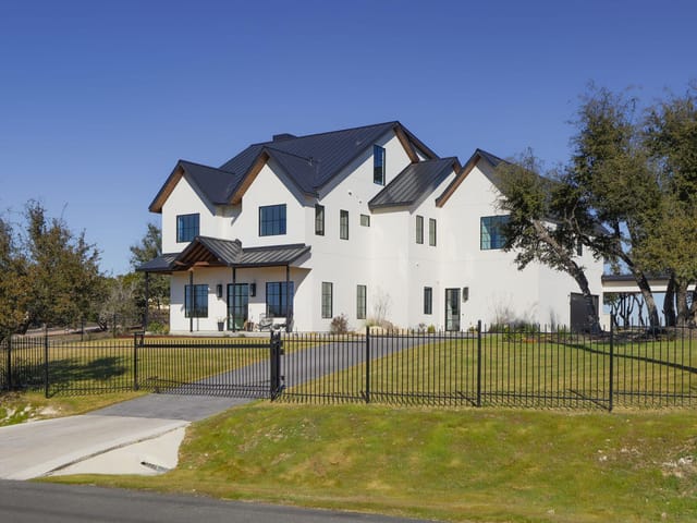 4405 Hennig Dr
