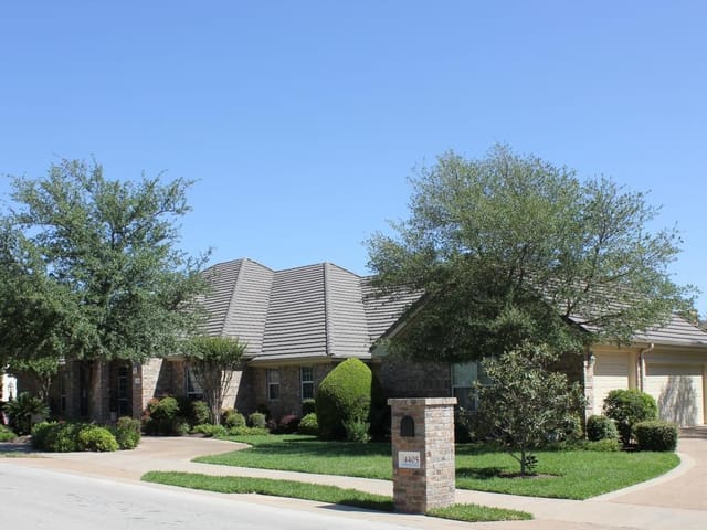 4405 Lakeway Blvd
