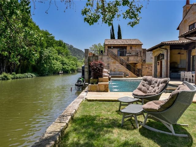 4407 Island CV