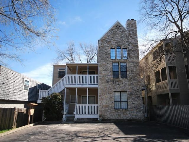 4409 Speedway Unit #101
