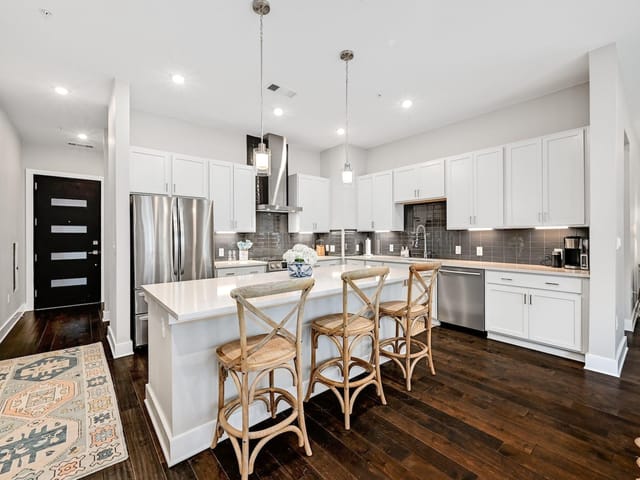 4415 Jackson Ave Unit #4104