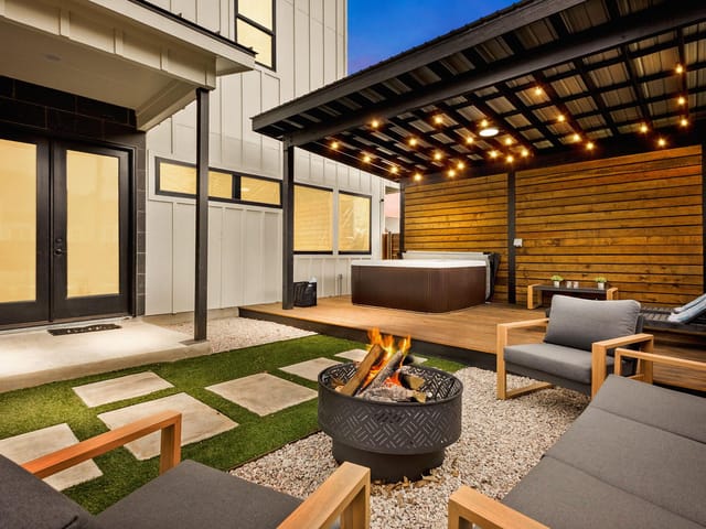 4418 Red River St Unit #1
