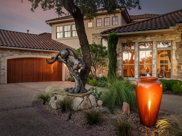 4421 MIRADOR Dr