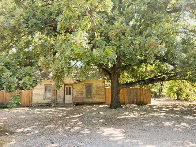 443 W Jackson ST