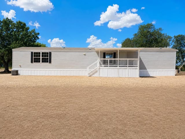 449 Hurst LN