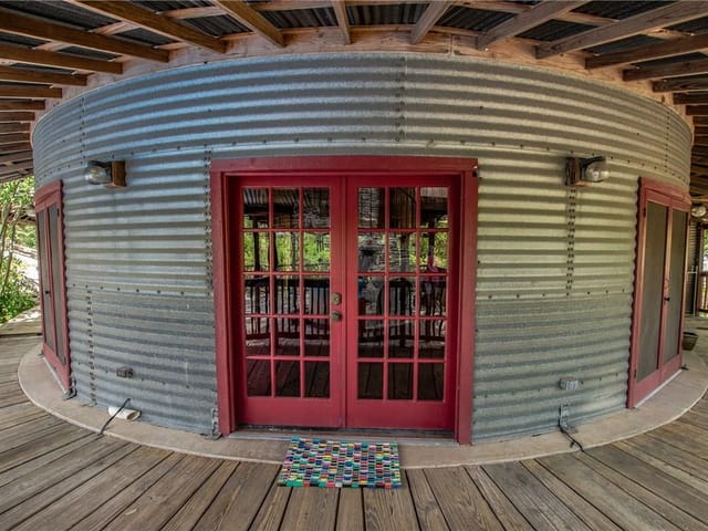 450  Oakwood Loop