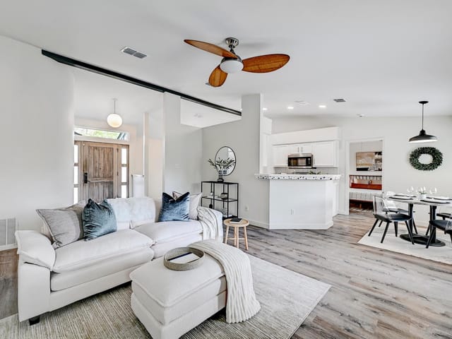 4501 Galapagos Dr