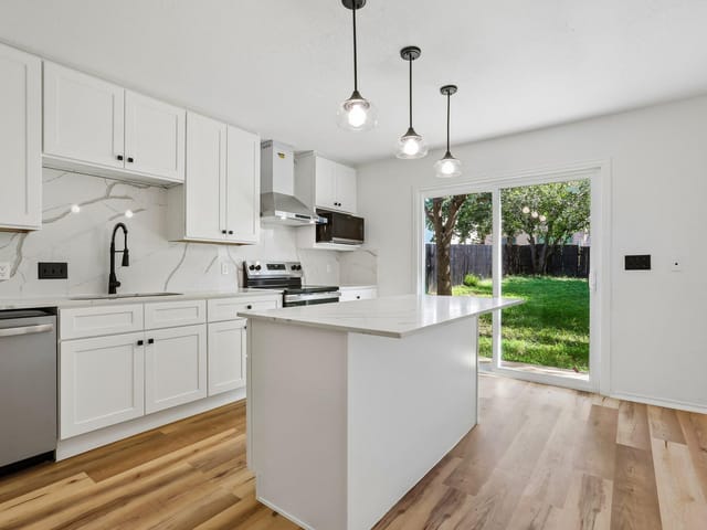 4504 Lyra CIR