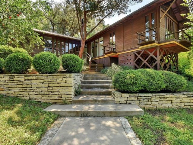 4509 Balcones Dr
