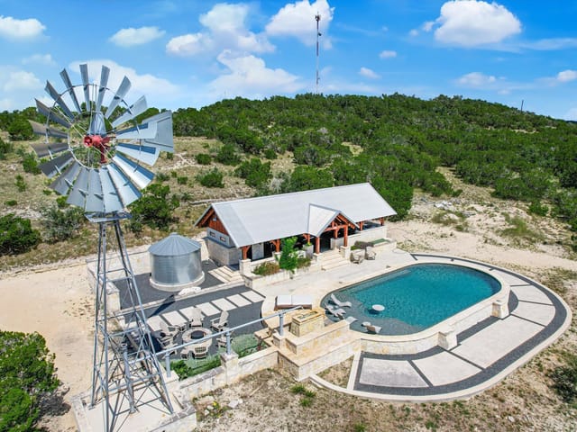 453 LONE MAN MOUNTAIN RD