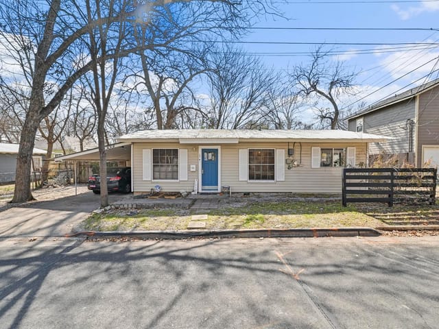 4530 Avenue D Unit #B - front exterior - Luxury home in Hyde Park Annex, Austin, TX