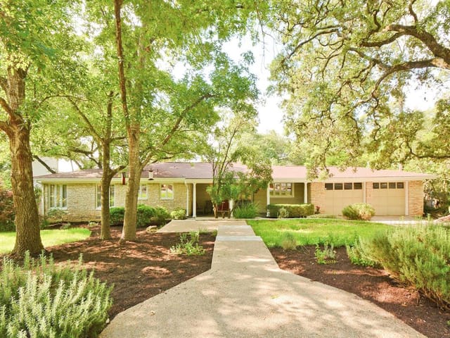 4601 Crestway Drive