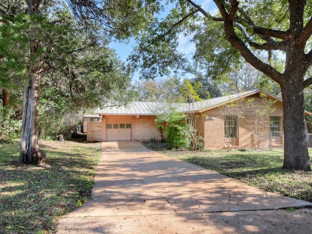 4601 Lennox Dr