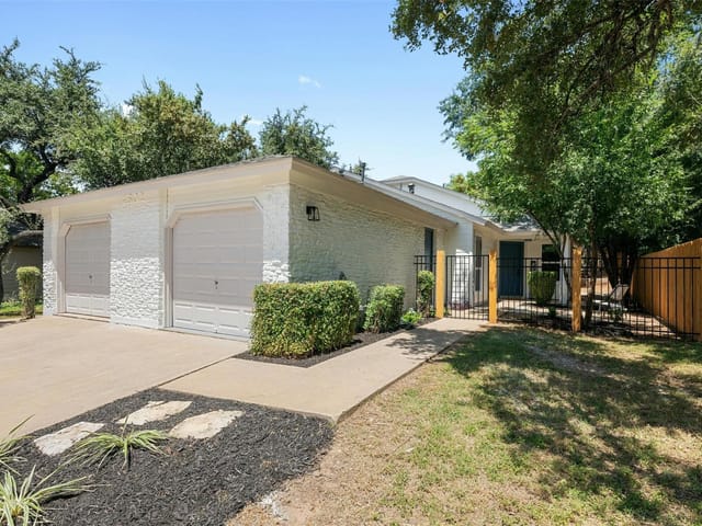 4602 Brown Bark Pl