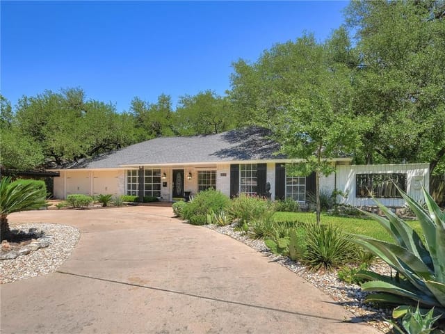 4602 Greystone Dr