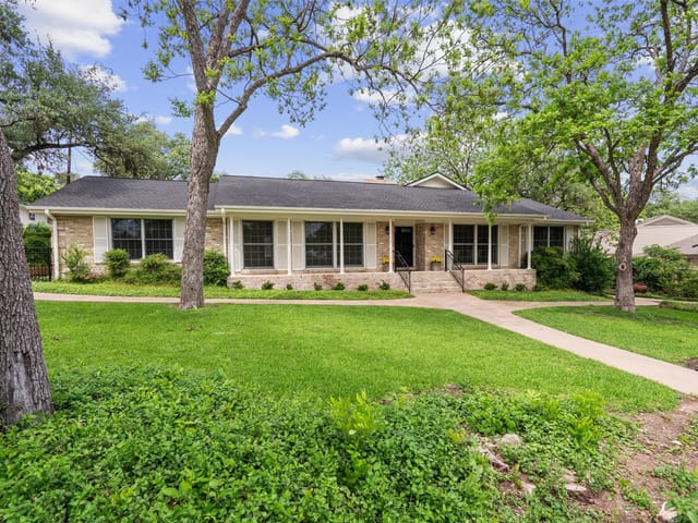 4602 Laurel Canyon DR