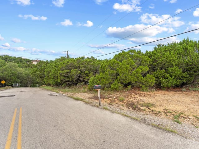 4602 Thunderbird Dr