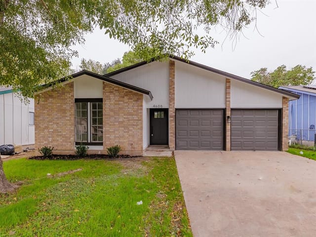 4605 Leatherleaf Trl