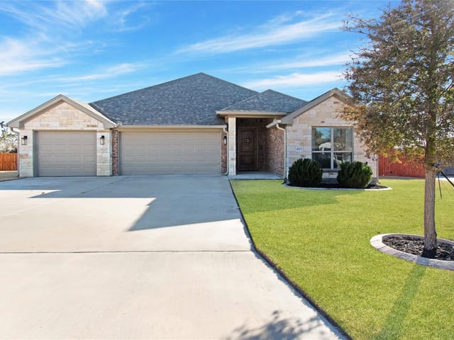 4605 Lucius Ln