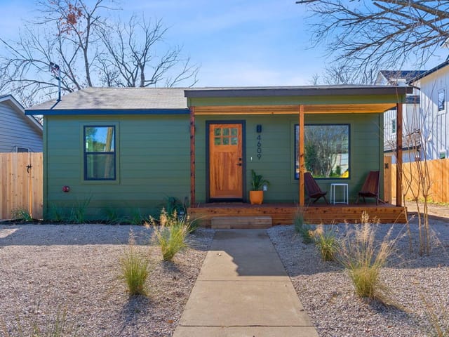 4609 Leslie Ave Unit #1