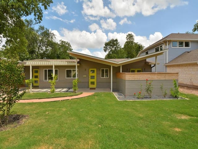4609 Oakmont Blvd